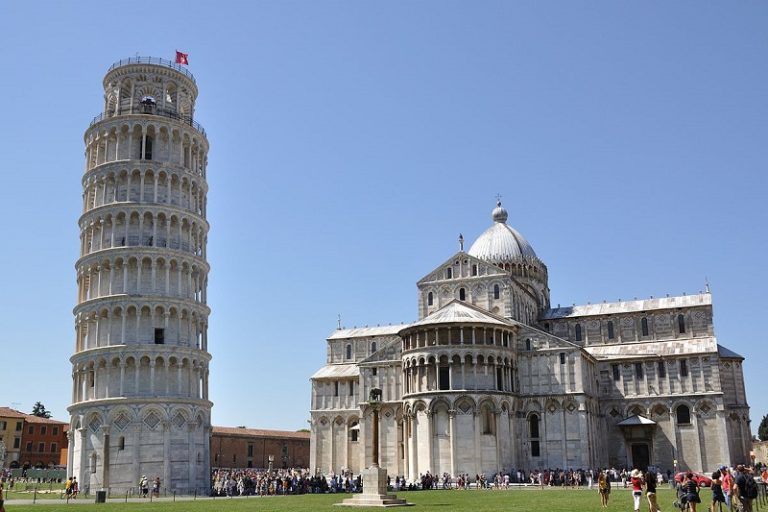 Arts and Culture- piazza pisa